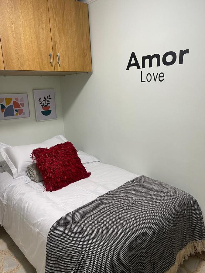 Lindo Y Nuevo Alojamiento Laureles, Habitación Privada Medellín